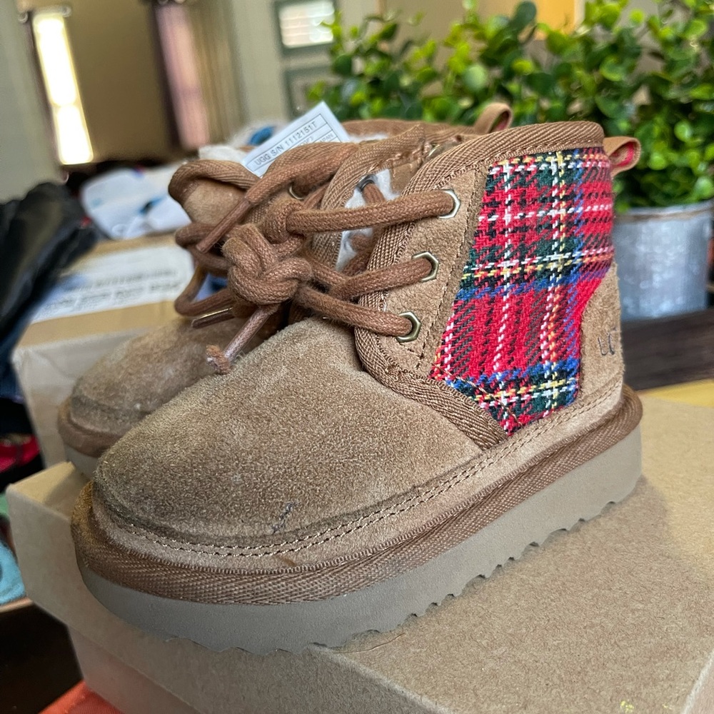 Ugg Neumal Boots size toddler 6